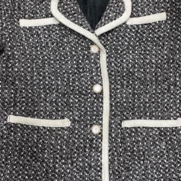 Elegant Tweed Jacket with White Contrast Trim - Picture 3 of 3